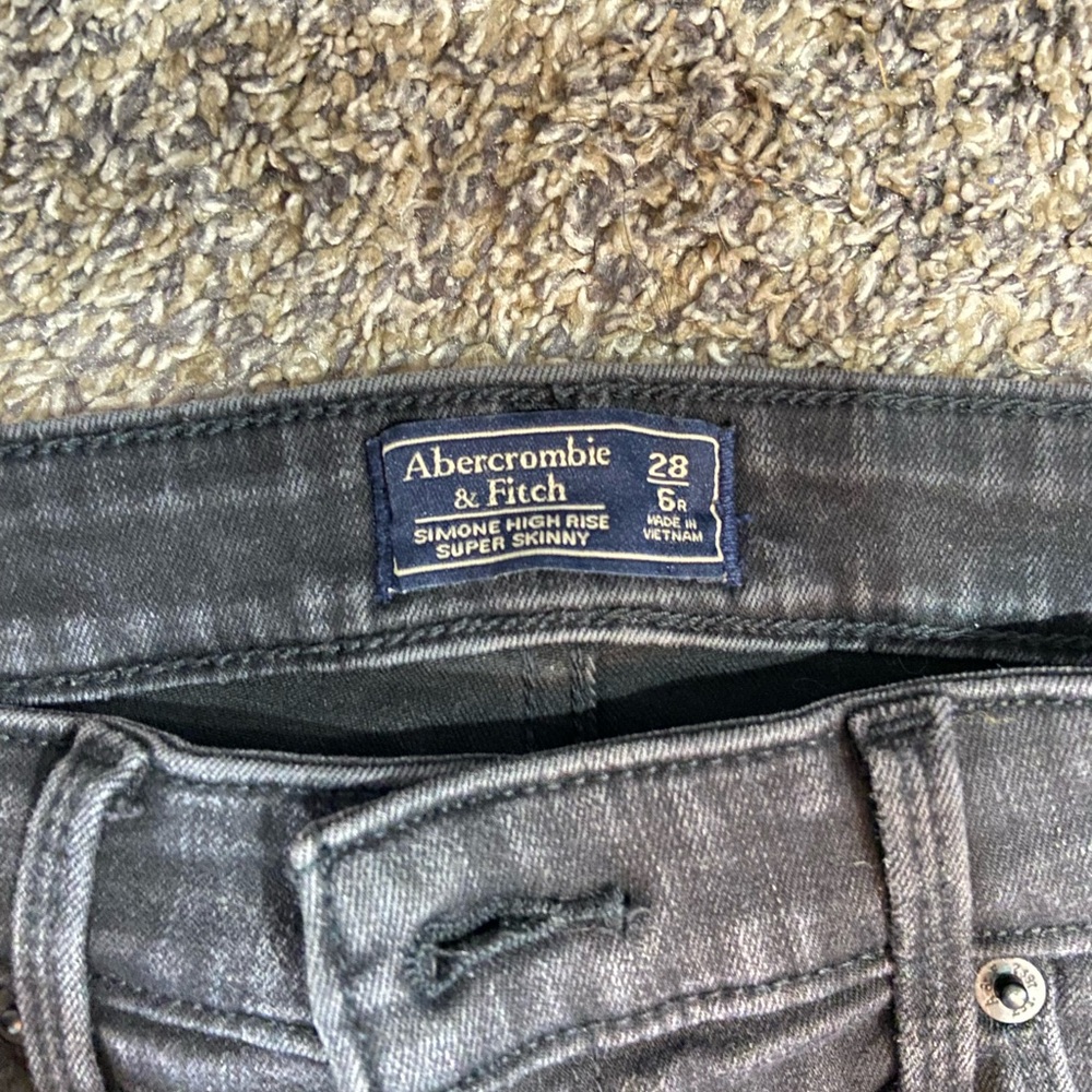 BLACK ABERCROMBIE JEANS!! LIKE NEW.